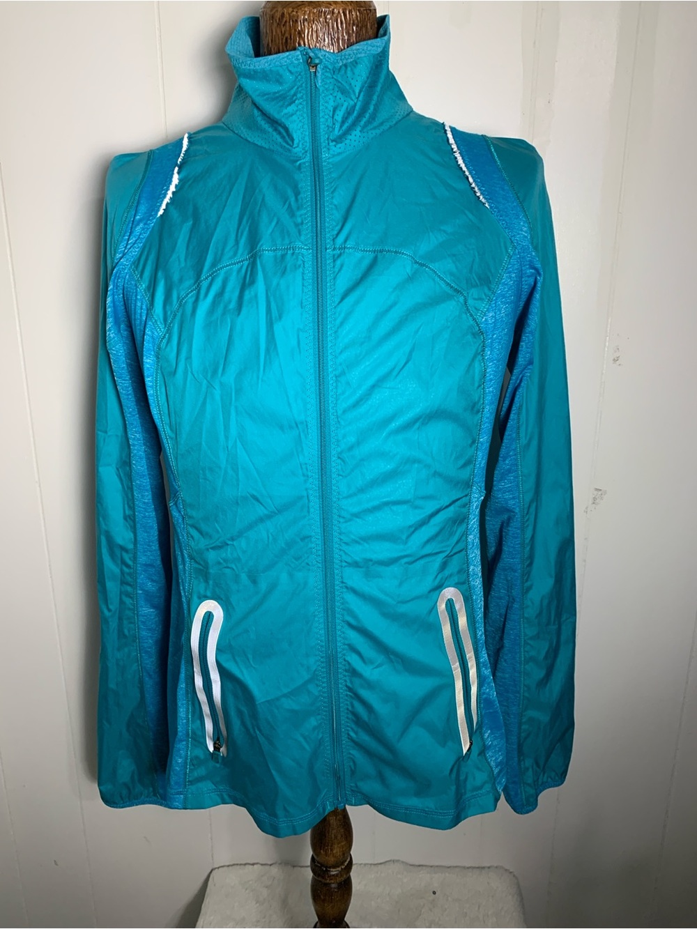 Womens Teal Lulu Lemon Jacket / Windbreaker. Size 10.
